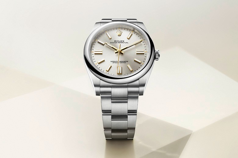 rolex-oyster-perpetual-cover-m124300-0001_2210jva_001_portrait